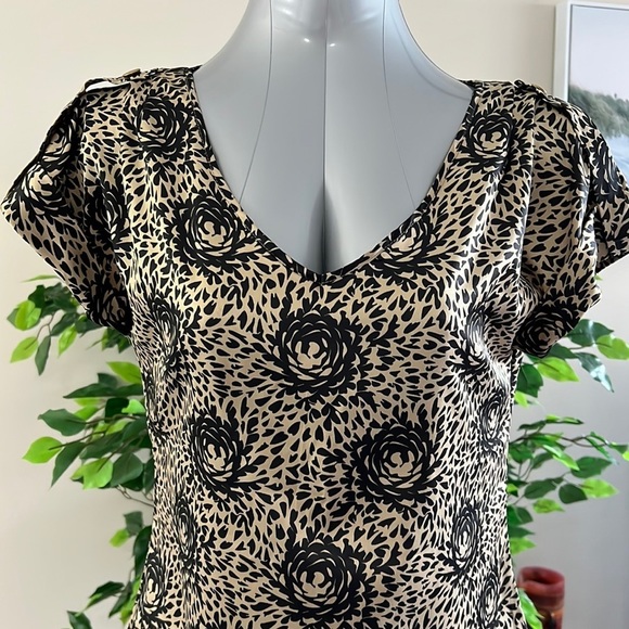 ALFRED SUNG Tops - (S) Alfred Sung Women’s Blouse with cute matching post drop earrings